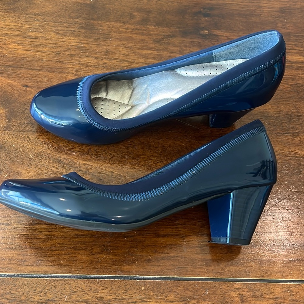 Susst Blue Patent Pump, Size 40 (Size 9), Excellent Condition, 2” heel